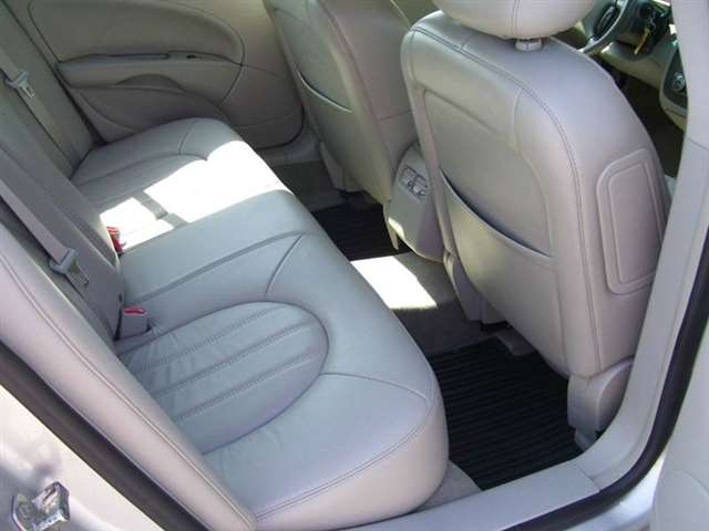 Buick Lucerne 2011 photo 10